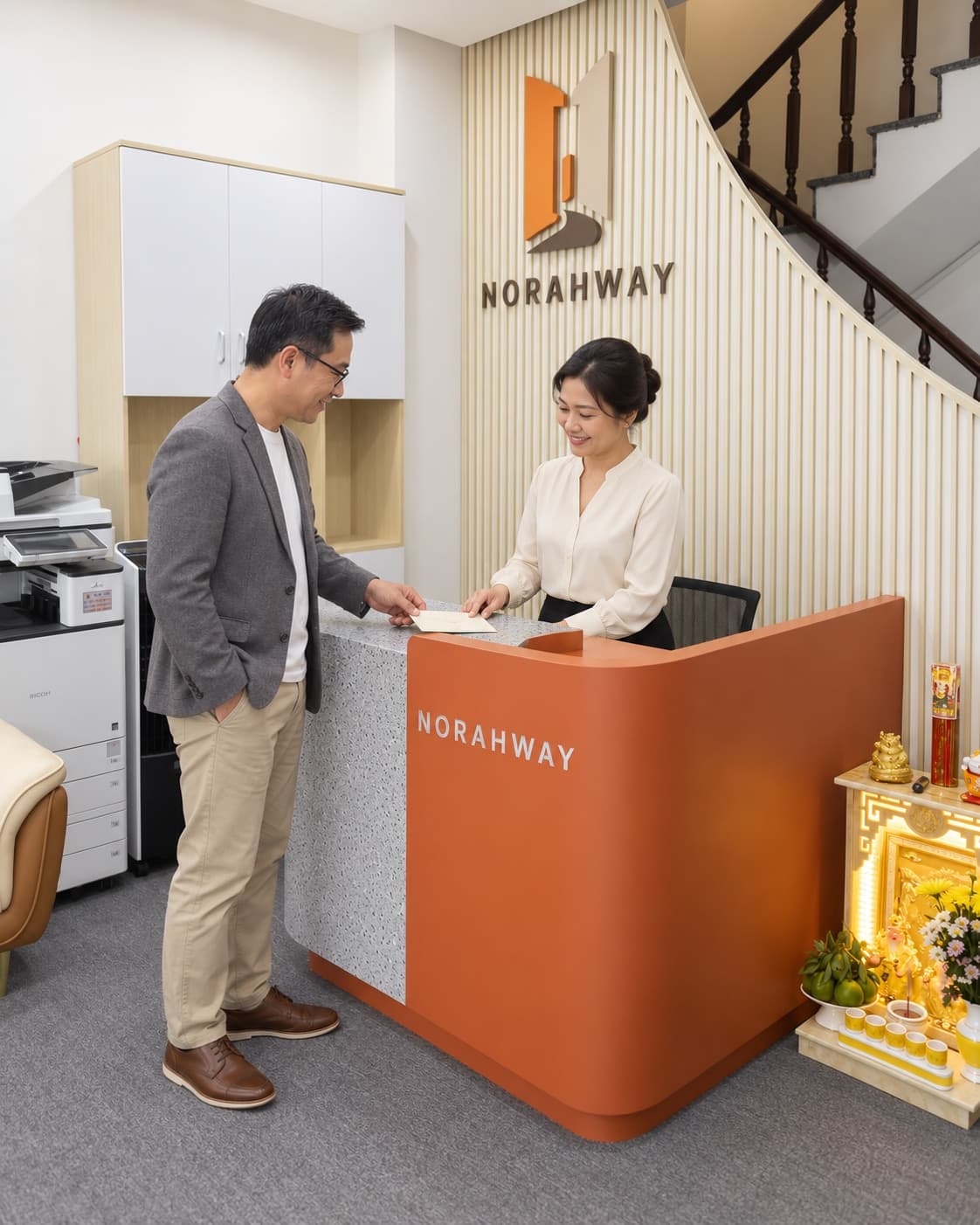 Minh họa lễ tân NORAHWAY bàn giao thư cho khách hàng văn phòng ảo